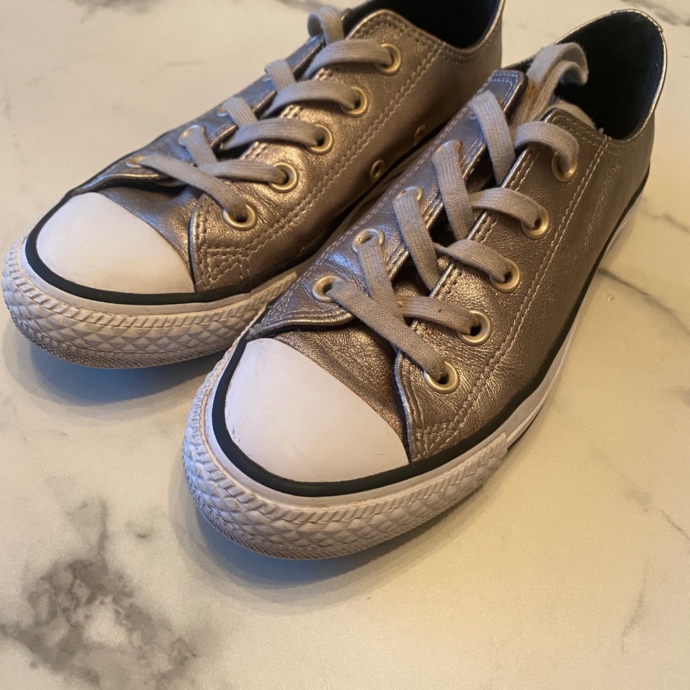Converse gold metallic size 5